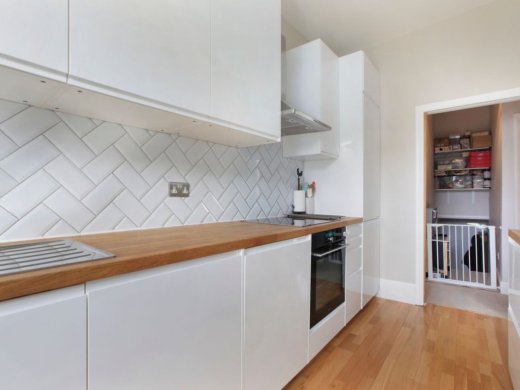 1 bed flat for sale in Byrne Road, Balham, London SW12, £400,000