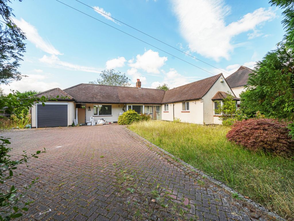 3 bed bungalow for sale in New Haw, Surrey KT15, £650,000