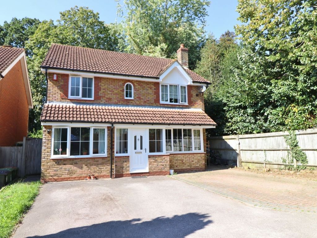 4 bed detached house for sale in Jenkyns Close, Botley SO30, £525,000