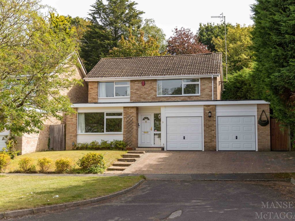 3 bed detached house for sale in Briarswood Close, Crawley RH10, £650,000