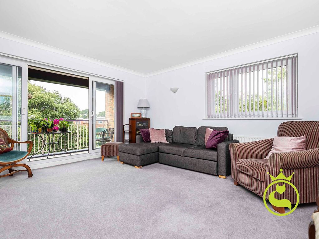 2 bed flat for sale in West Cliff Road, Kingswood BH4, £350,000