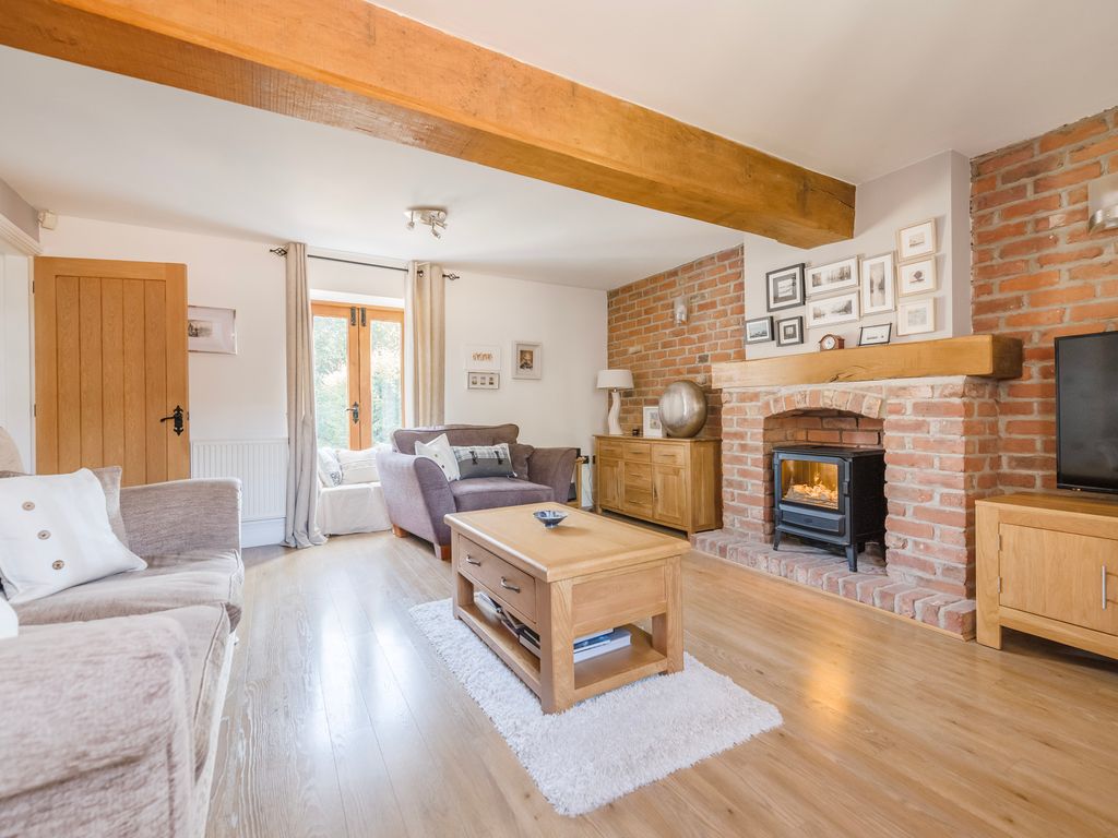3 bed barn conversion for sale in Kynnersley, Telford TF6, £425,000