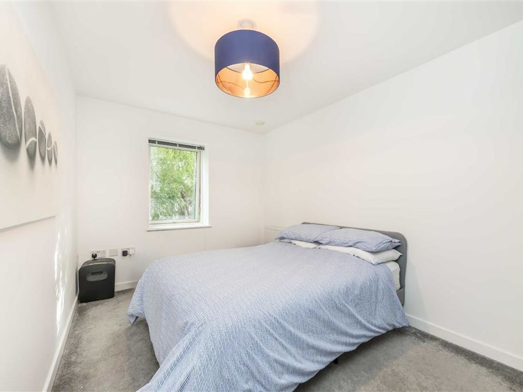 2 bed flat for sale in Sun Passage, London SE16, £550,000