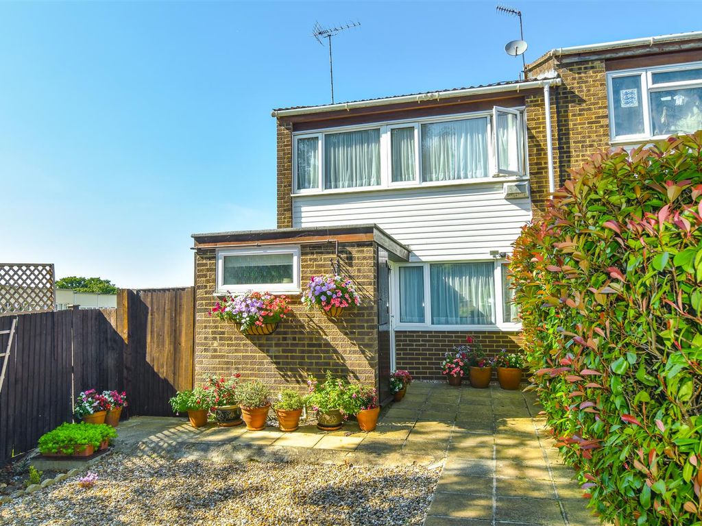 3 bed end terrace house for sale in Cranbourne Close, London SW16, £475,000
