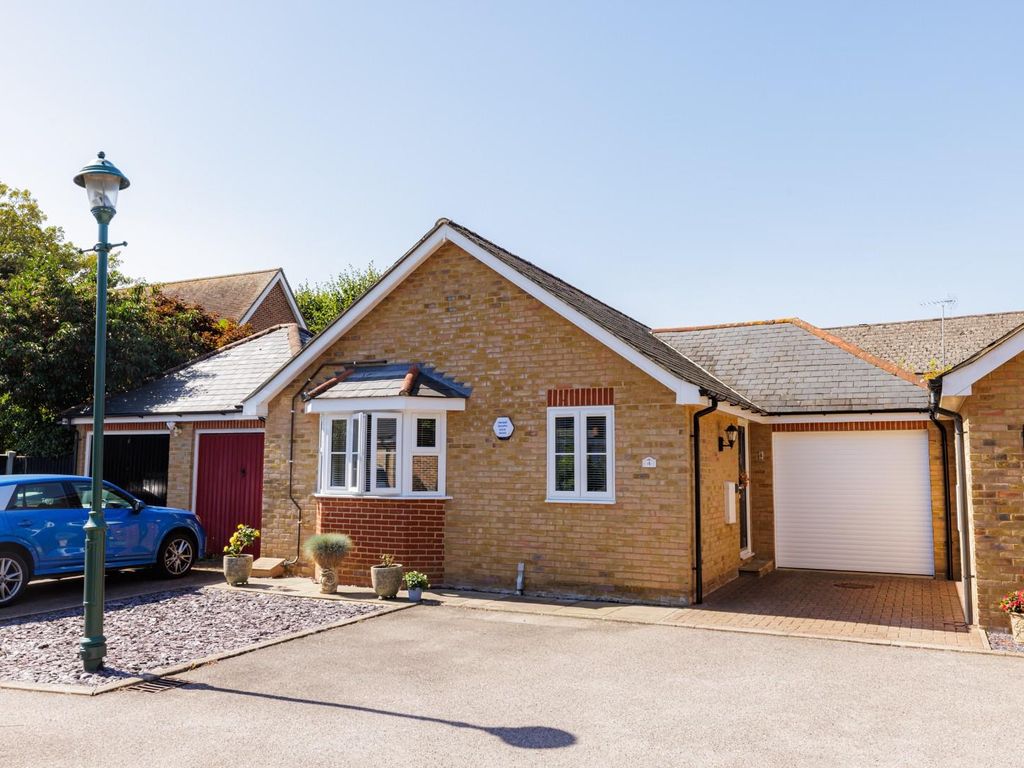 2 bed detached bungalow for sale in Oakland Mews, Greenstead Road, Ongar CM5, £400,000