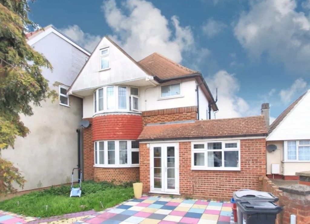 4 bed detached house for sale in Roseheath Road, Hounslow TW4, £594,950