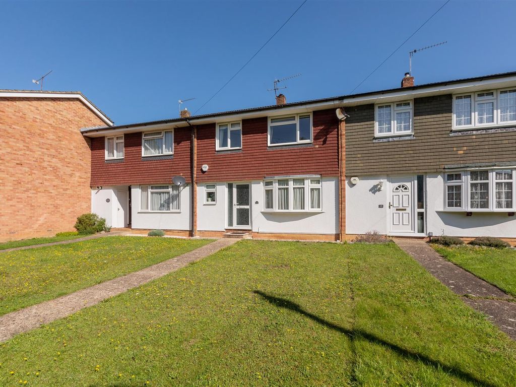 3 bed terraced house for sale in Pheasants Croft, Maidenhead SL6, £465,000