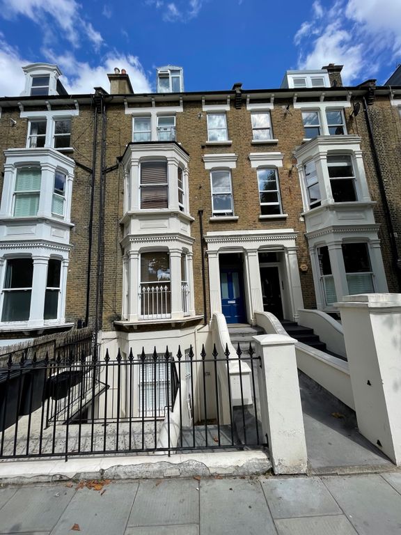 2 bed flat for sale in Shirland Road, London W9, £725,000