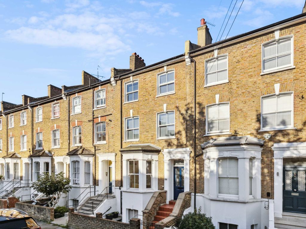 1 bed flat for sale in Cathnor Road, London W12, £425,000