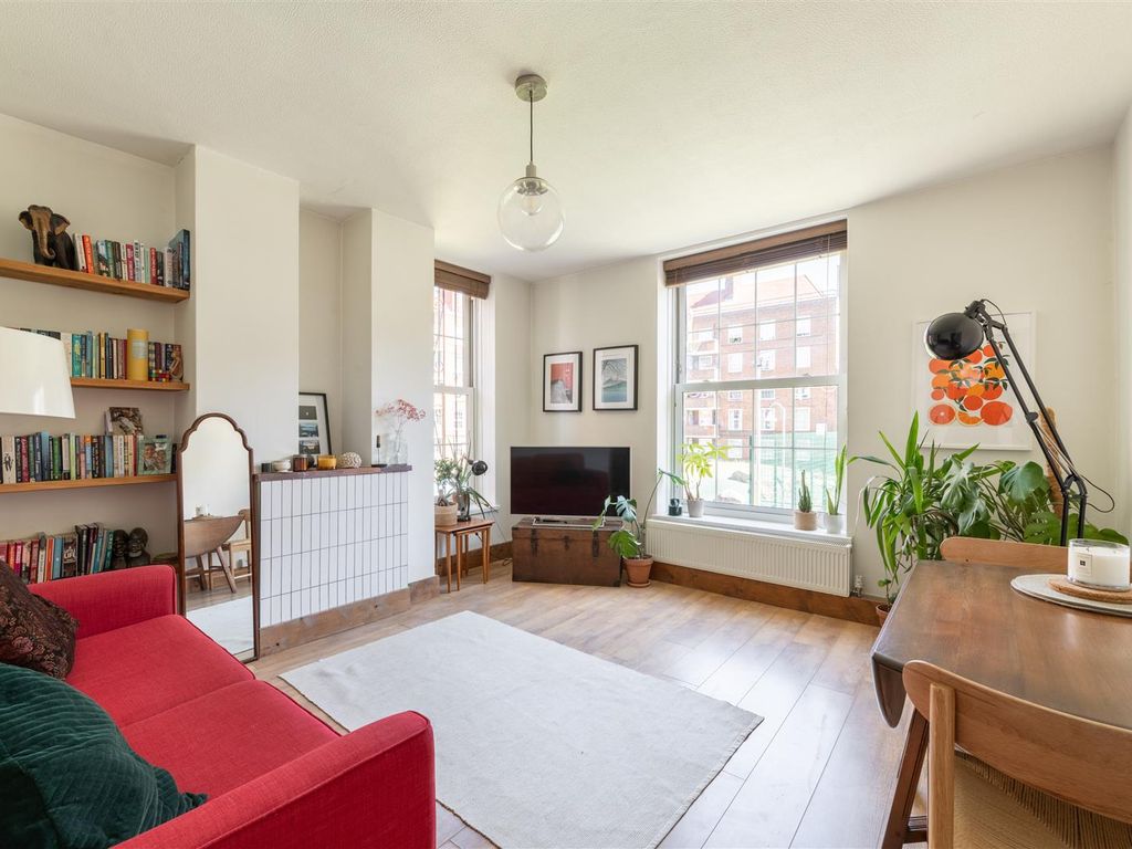 2 bed flat for sale in Pembury Close, Pembury Road, London E5, £425,000