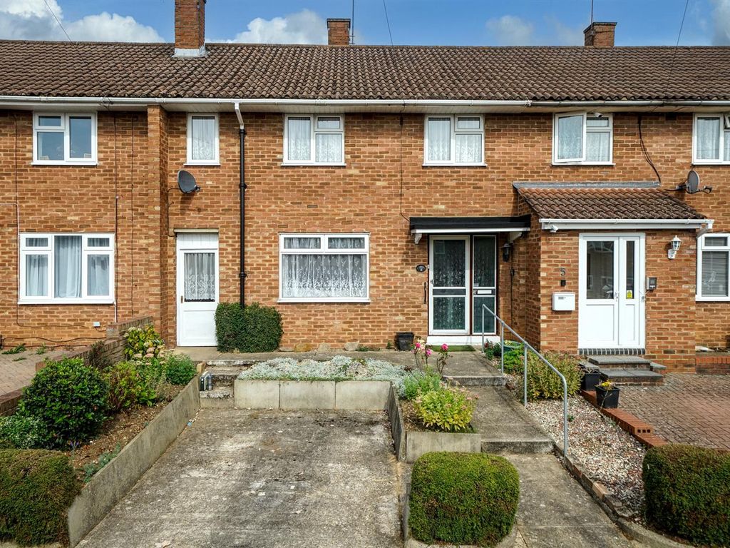 3 bed terraced house for sale in Oak Street, Hemel Hempstead, Hertfordshire HP3, £400,000