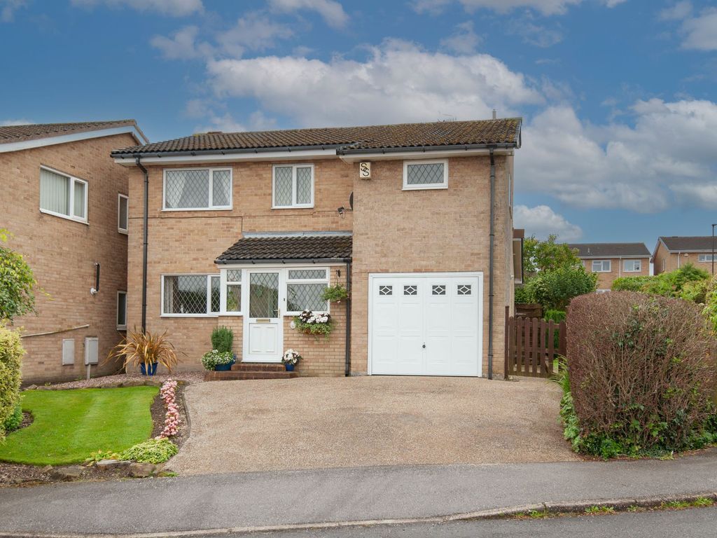 4 bed detached house for sale in Everard Drive, Sheffield S17, £425,000