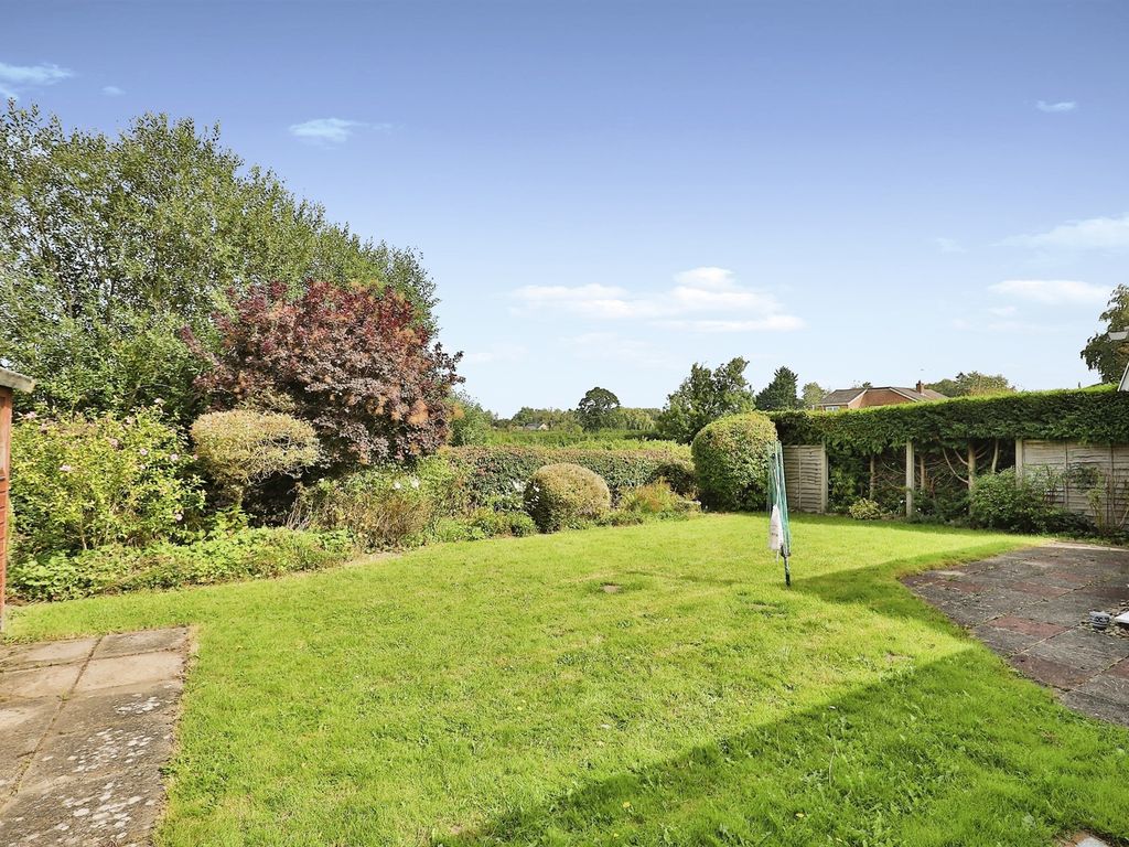 3 bed detached bungalow for sale in Moorfield Road, Mattishall, Dereham NR20, £350,000
