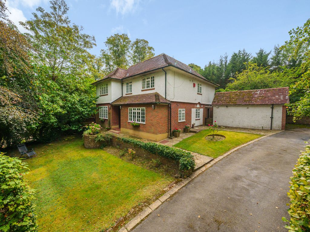 4 bed detached house for sale in Troutstream Way, Rickmansworth WD3, £1,395,000