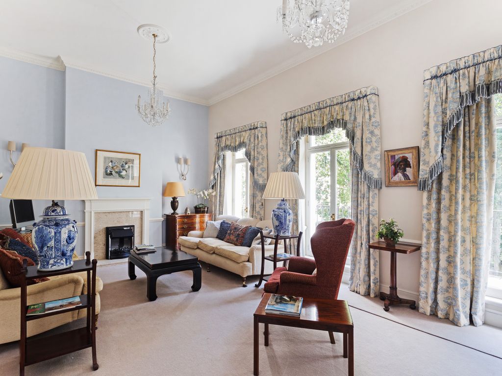 2 bed maisonette for sale in Drummond Gate, London SW1V, £1,499,000