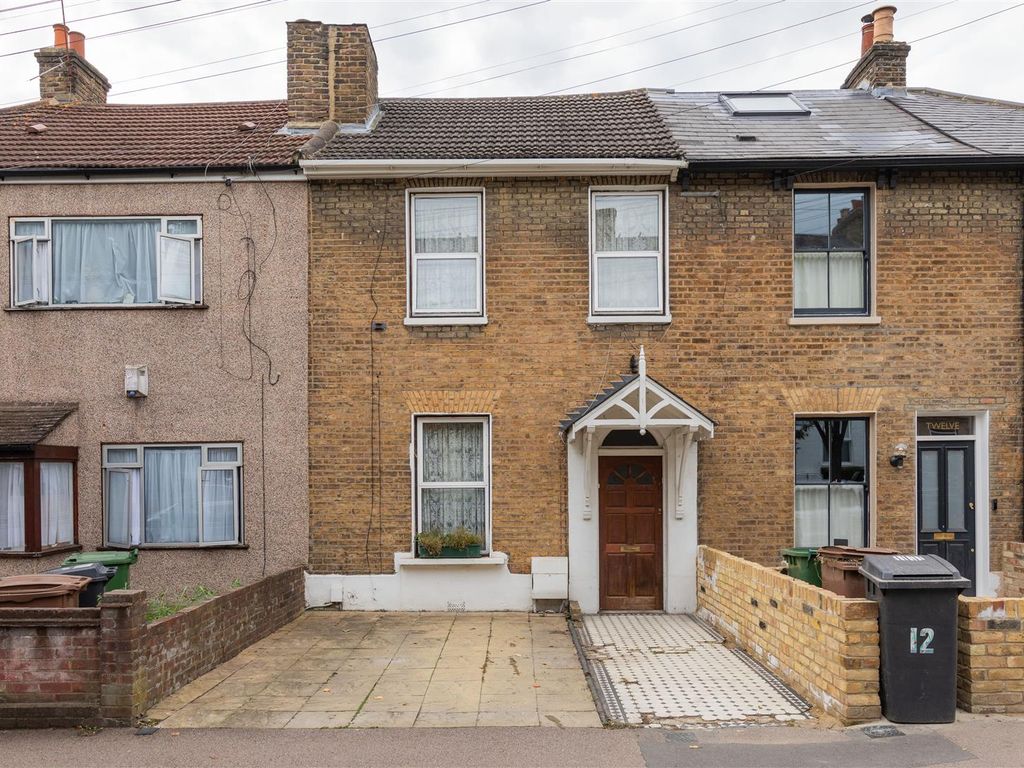 2 bed property for sale in Pembroke Road, London E17, £600,000