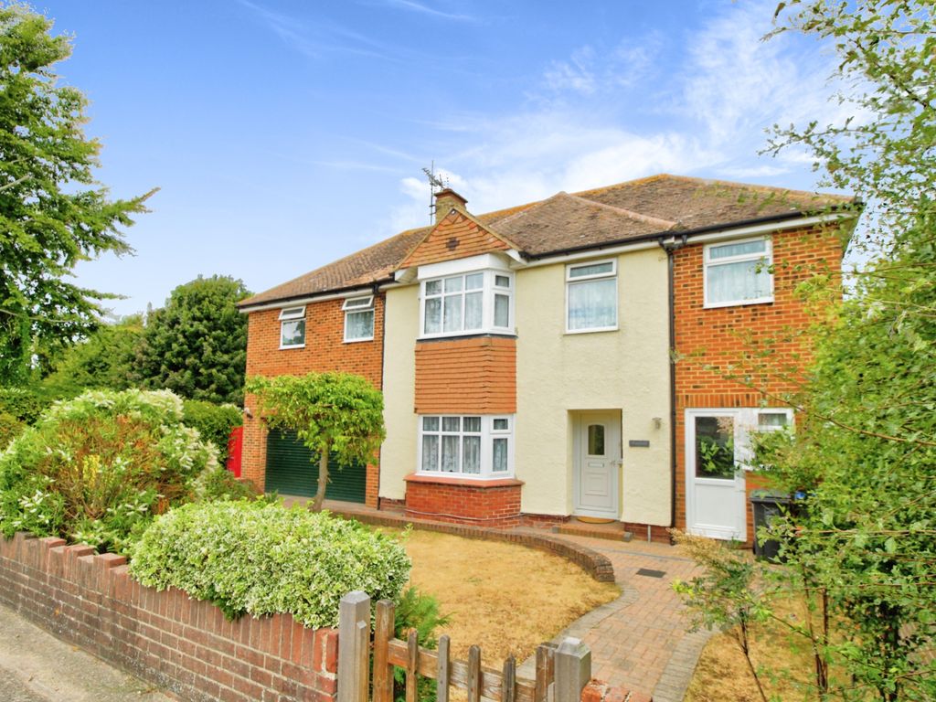 4 bed detached house for sale in Stirling Way, Ramsgate CT12, £450,000