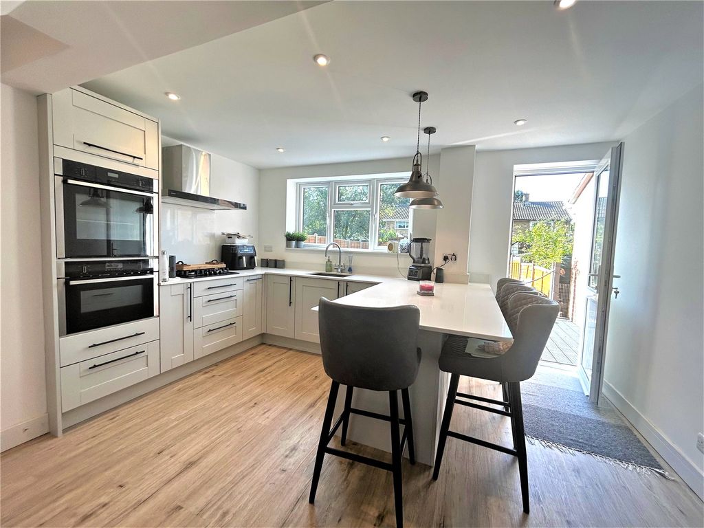3 bed terraced house for sale in Haversham Drive, Bracknell, Berkshire RG12, £400,000