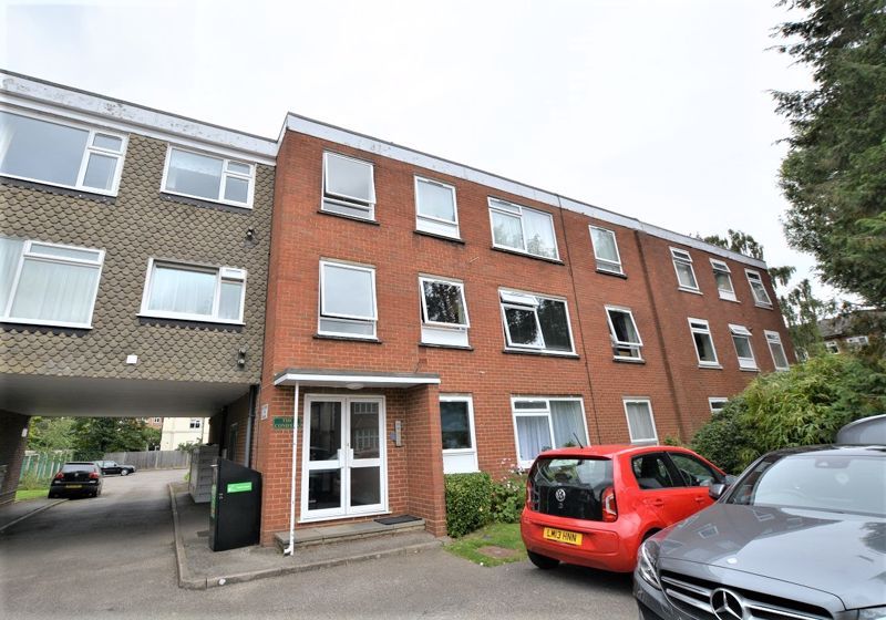 2 bed flat for sale in Devonshire Road, Pinner HA5, £400,000