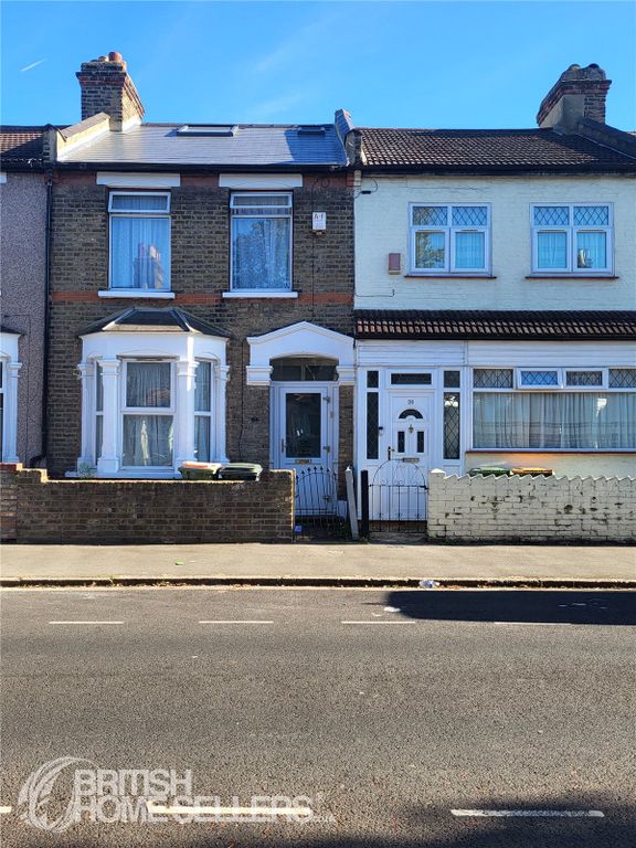 5 bed terraced house for sale in Stirling Road, London E13, £525,000