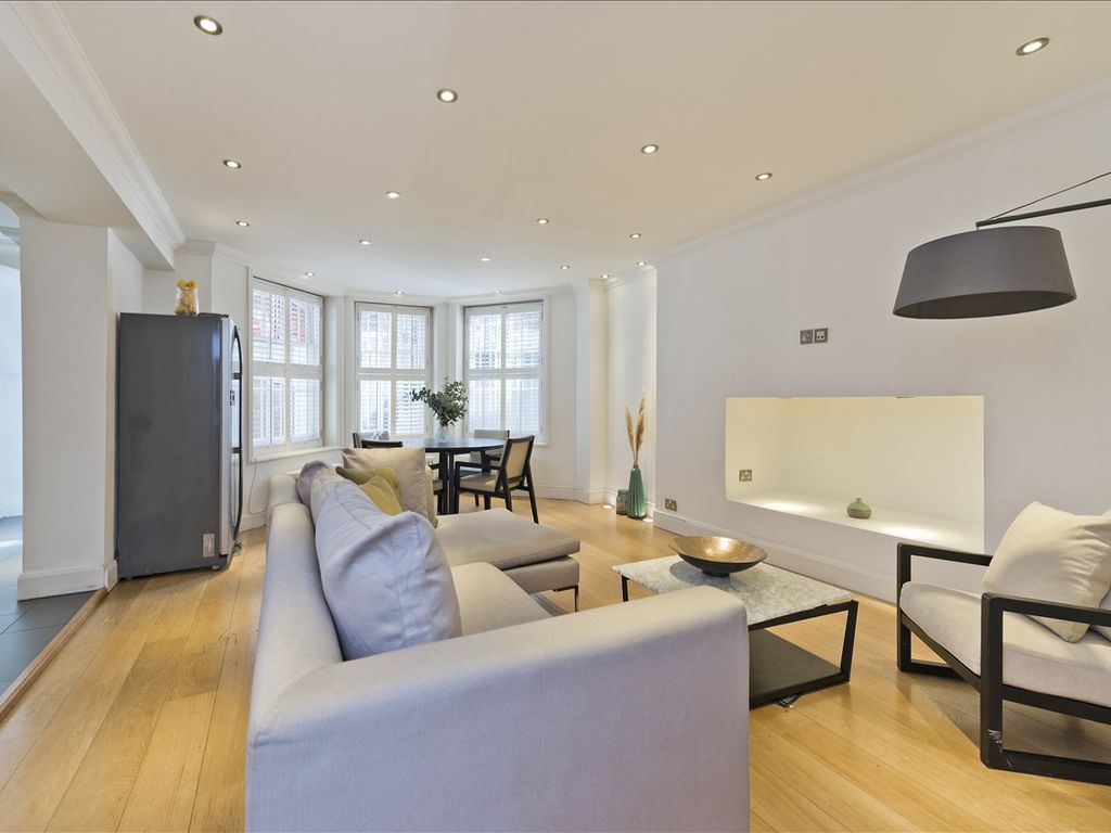 2 bed flat for sale in Pont Street, London SW1X, £1,100,000