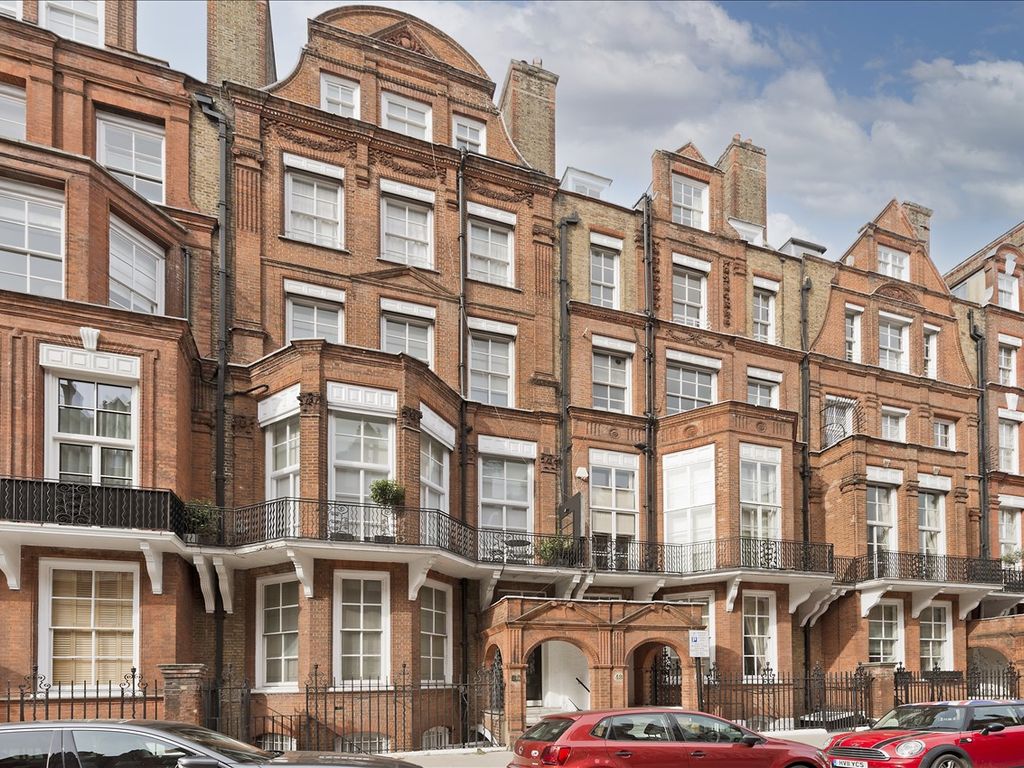 2 bed flat for sale in Pont Street, London SW1X, £1,100,000