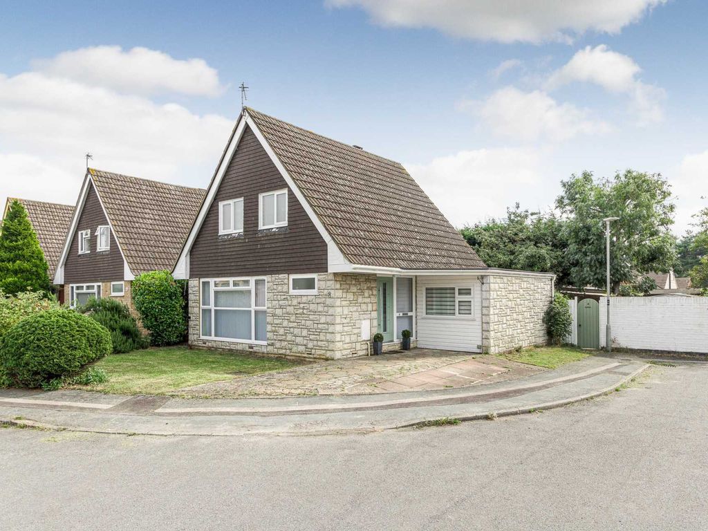 3 bed detached house for sale in Masefield Close, Newport Pagnell MK16, £380,000