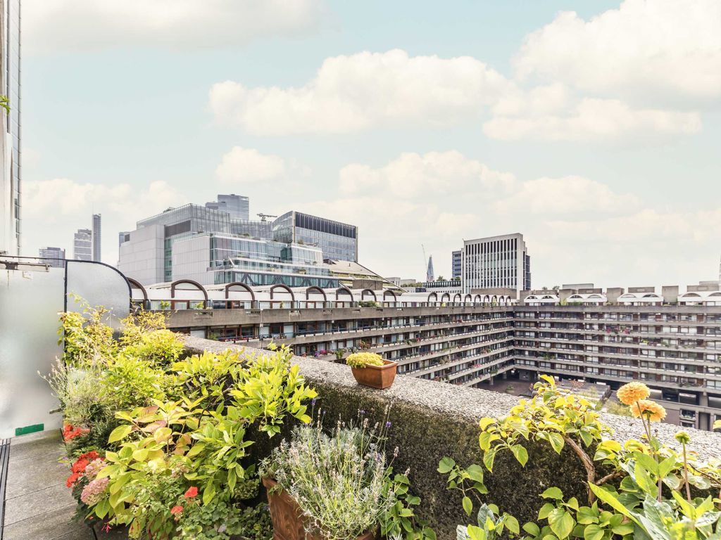 1 bed flat for sale in Barbican, London EC2Y, £805,000