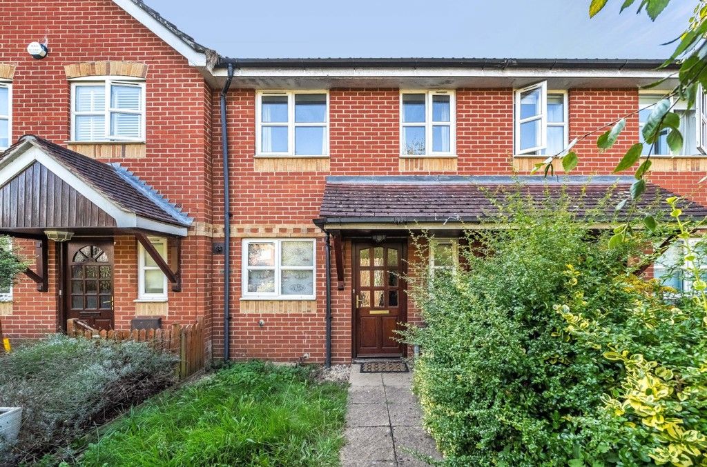 2 bed terraced house for sale in Elliotts Way, Caversham, Reading RG4, £425,000