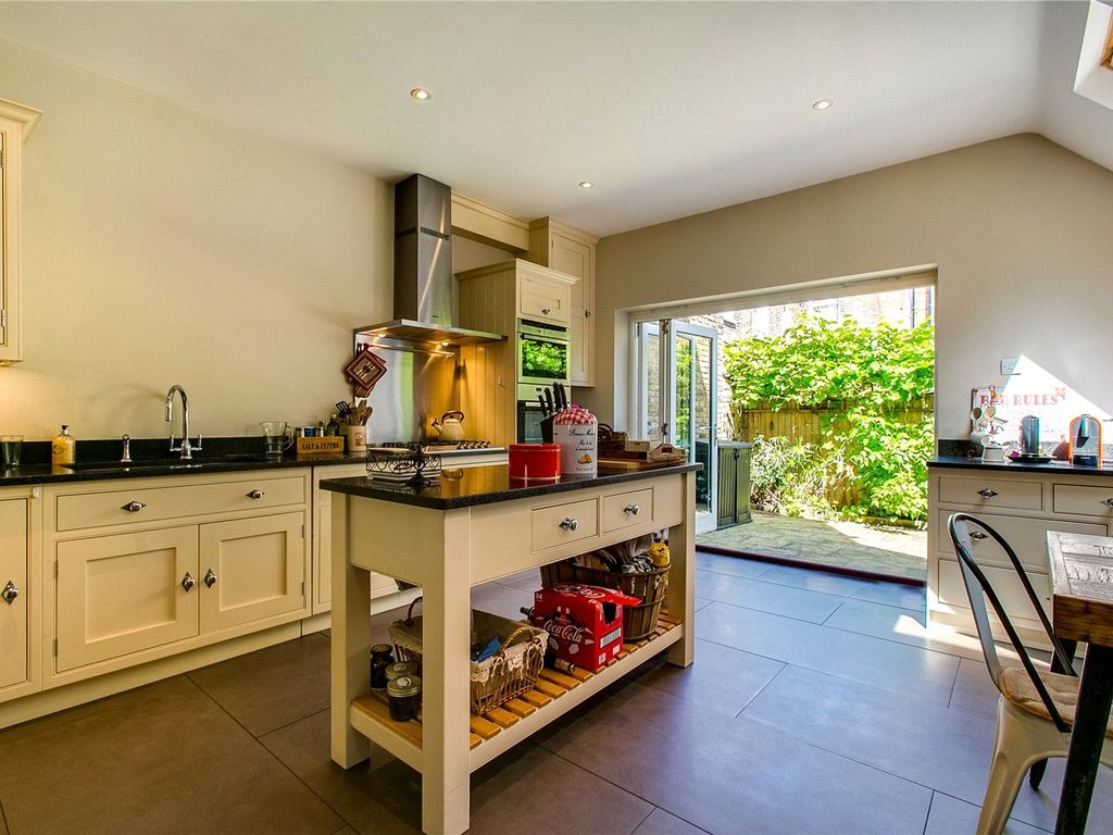 4 bed property for sale in Mablethorpe Road, Fulham SW6, £1,200,000