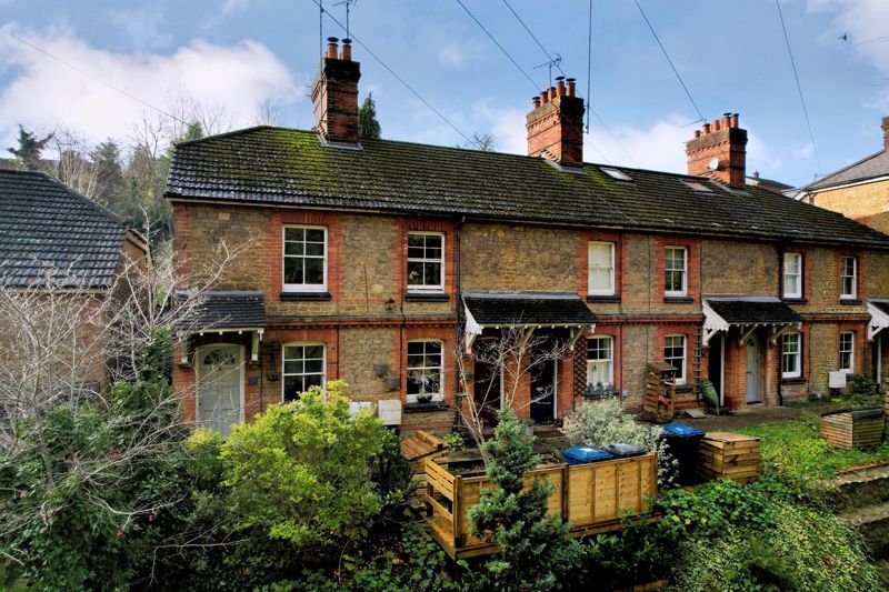 2 bed cottage for sale in Eashing Lane, Godalming GU7, £425,000