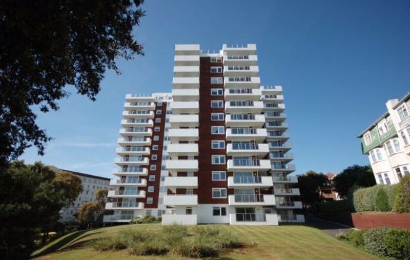 2 bed flat to rent in Russell Cotes Road, Bournemouth BH1, £1,400 pcm