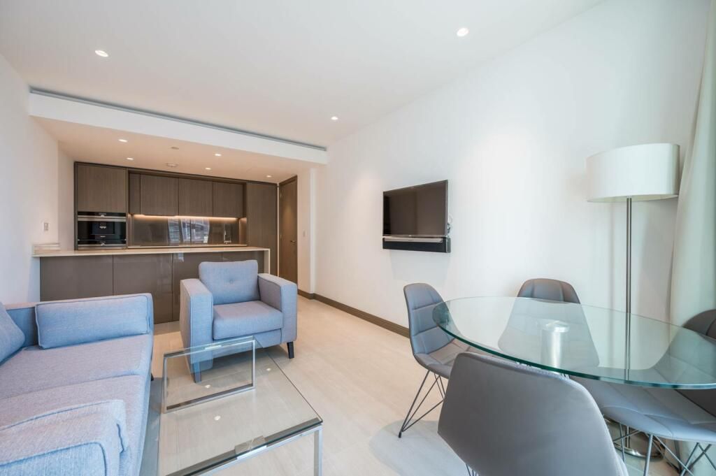 1 bed flat for sale in Blackfriars Road, London SE1, £900,000