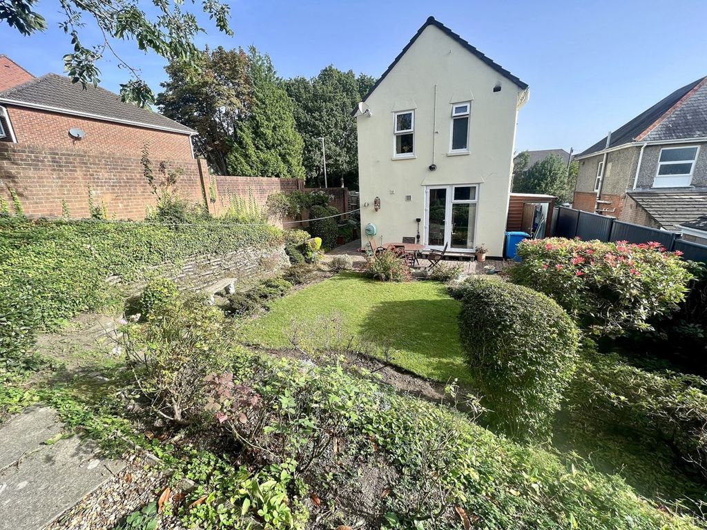 3 bed detached house for sale in Winston Avenue, Poole BH12, £425,000