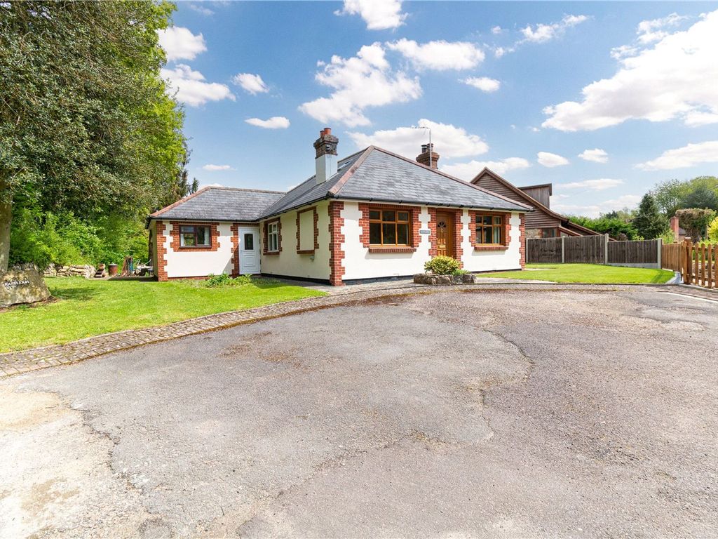 4 bed detached bungalow for sale in Workhouse Lane, East Farleigh ME15, £550,000