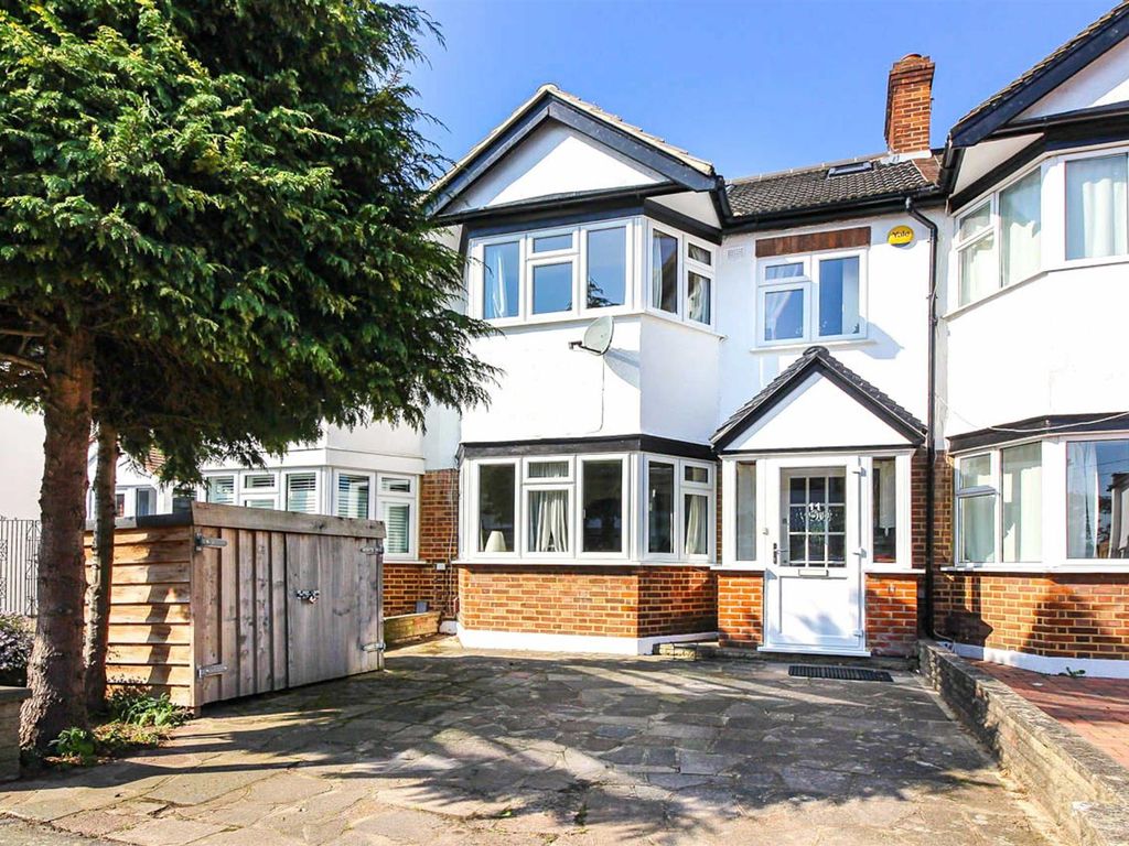 4 bed terraced house for sale in Deynecourt Gardens, London E11, £725,000