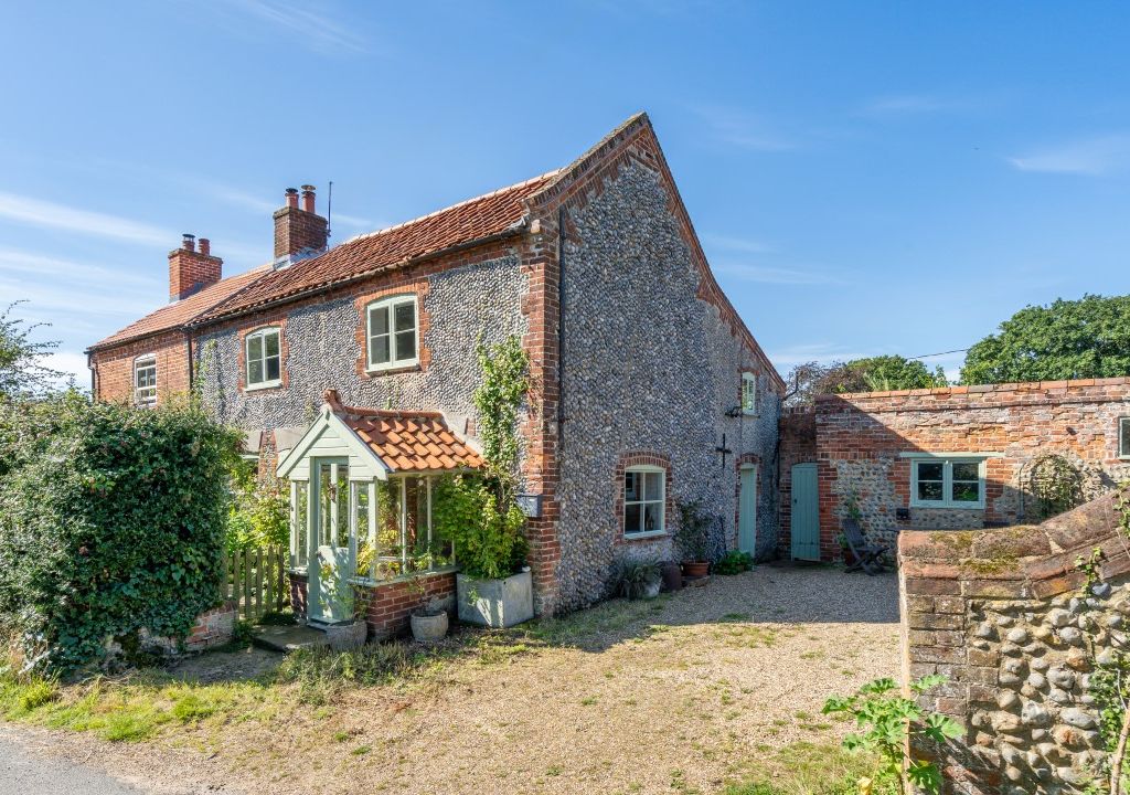3 bed cottage for sale in The Street, Ridlington, North Walsham NR28, £375,000