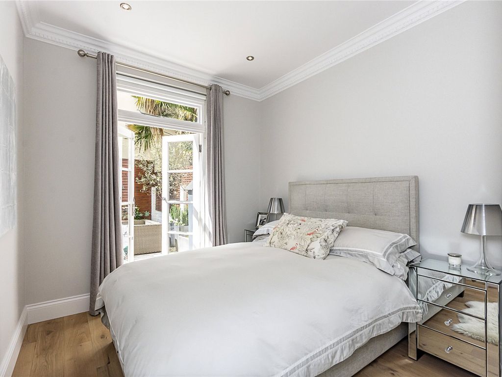 2 bed flat for sale in Randolph Avenue, London W9, £1,300,000