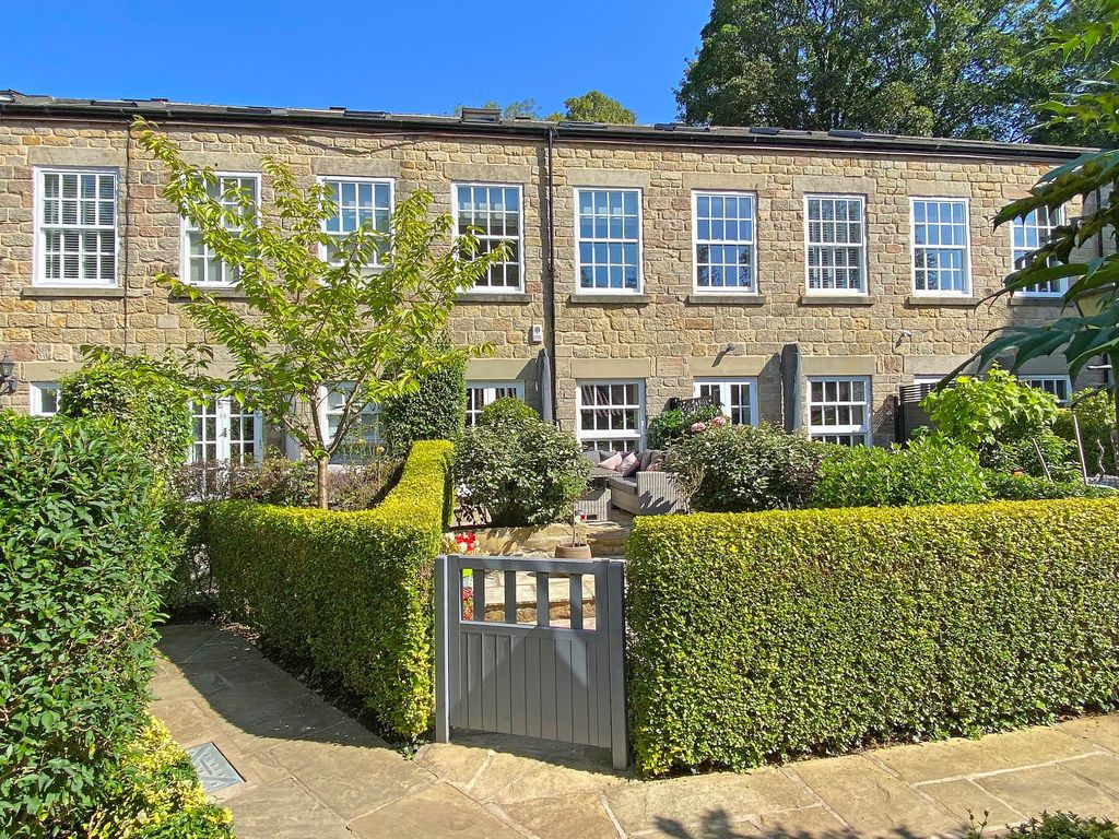 4 bed town house for sale in Waterside, Knaresborough HG5, £550,000