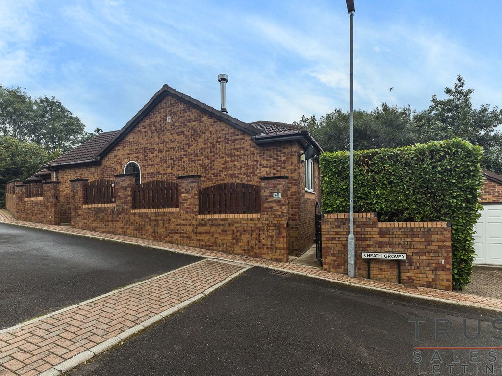 3 bed bungalow for sale in Heath Grove, Batley WF17, £375,000