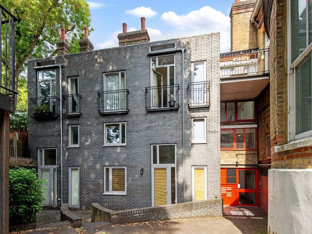 2 bed flat for sale in St. John's Way, London N19, £500,000
