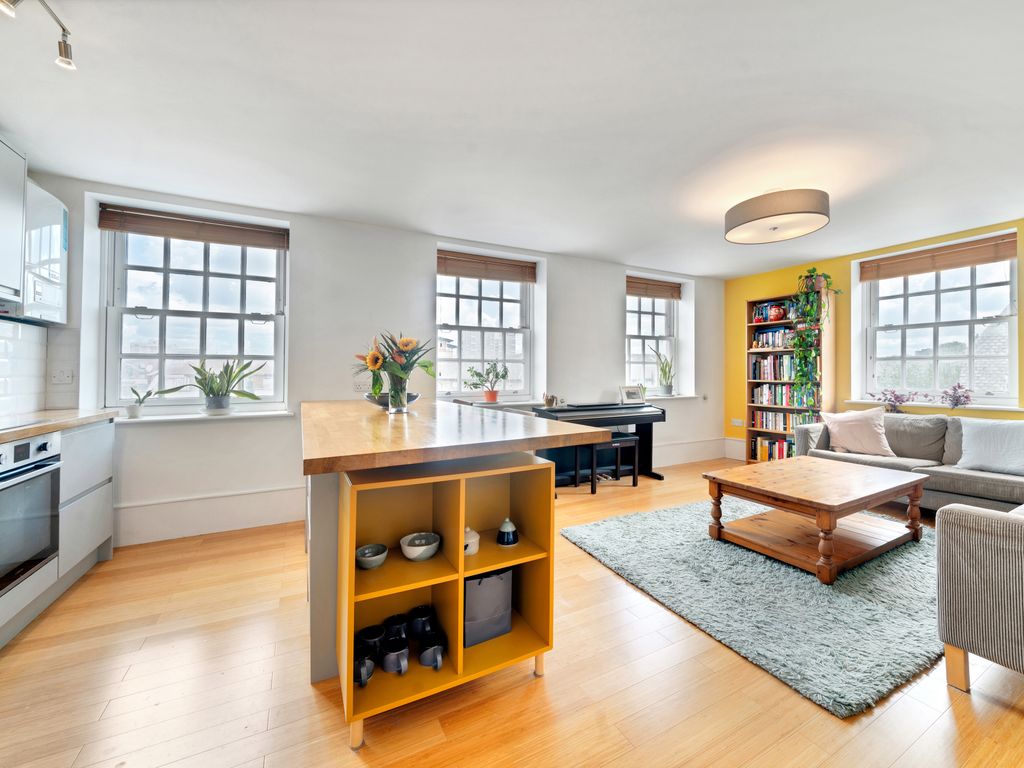 1 bed flat for sale in Whitmore House, Nuttall Street, Hoxton N1, £400,000