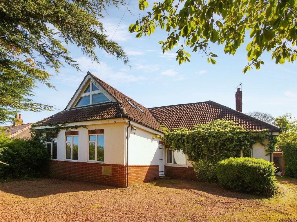 8 bed detached bungalow for sale in Mile Road, Widdrington, Morpeth NE61, £425,000