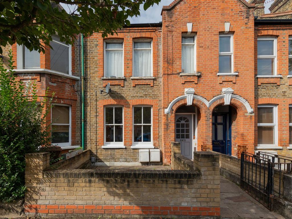 1 bed flat for sale in Carr Road, London E17, £385,000