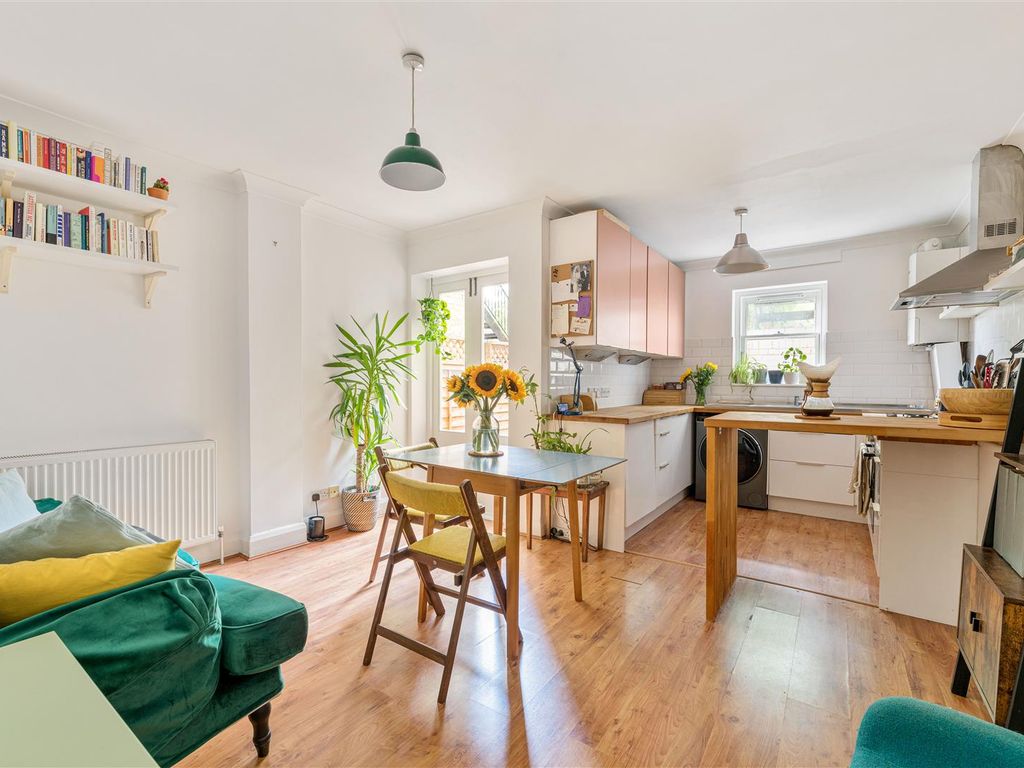 1 bed flat for sale in Driffield Road, London E3, £350,000