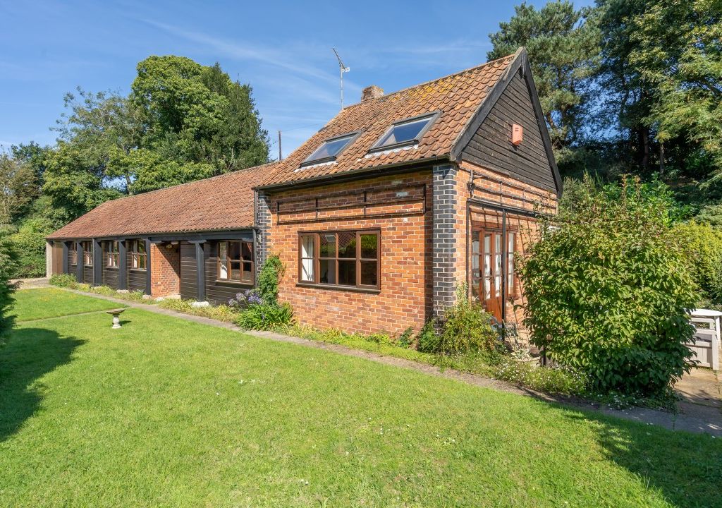 4 bed barn conversion for sale in The Street, Belaugh, Norwich NR12, £700,000