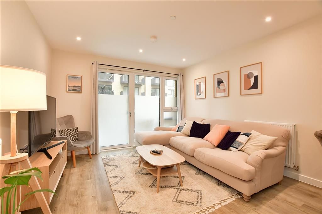 1 bed flat for sale in Forest Road, London E17, £375,000