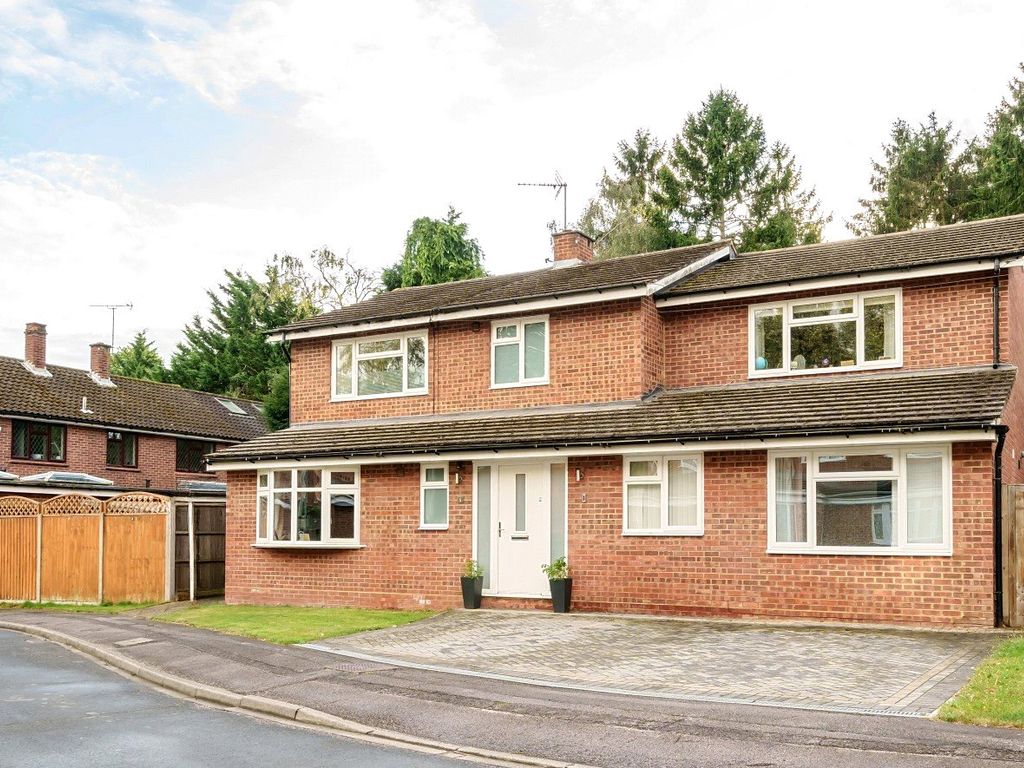 5 bed detached house for sale in Hampden Way, Watford, Hertfordshire WD17, £950,000