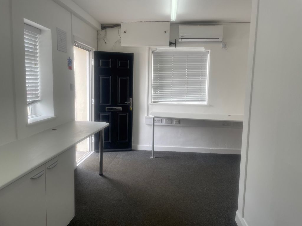 Office to let in Hamm Moor Lane, Addlestone KT15, £7,200 pa