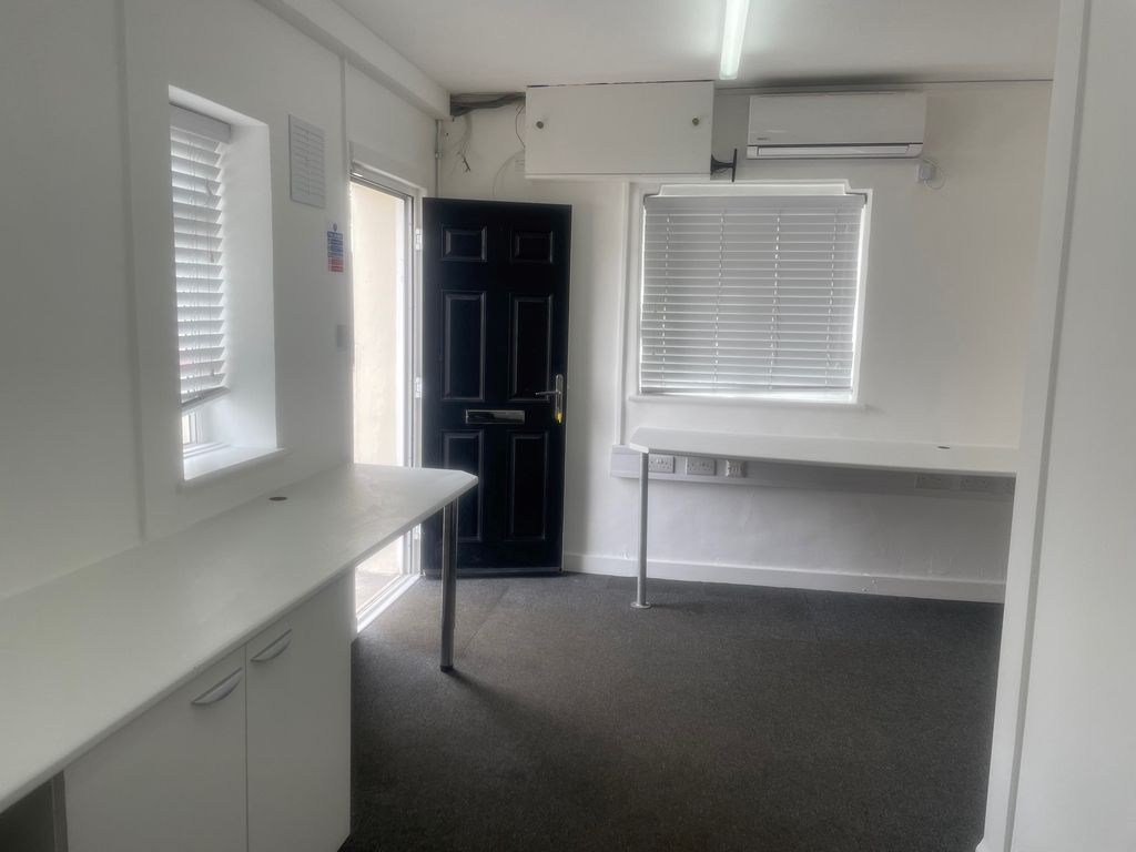 Office to let in Hamm Moor Lane, Addlestone KT15, £7,200 pa